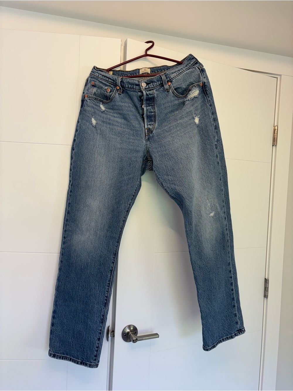 Levis 501 Curve Distressed Straight-Leg Jeans